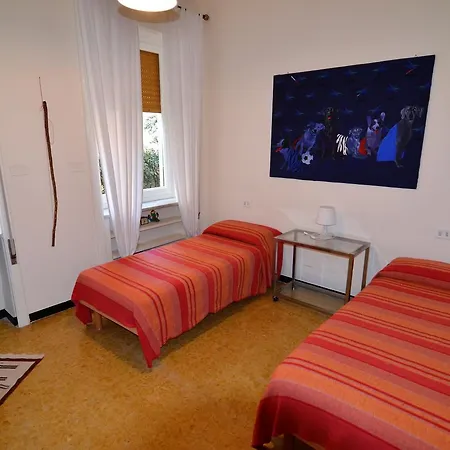 Sea In The Center Of - 5 Terre Levanto